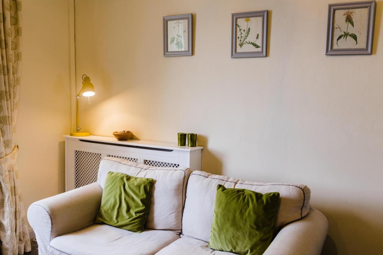 May Tree Cottage Manorbier 5 Mins From The Beach Sleeps 4 Kültér fotó