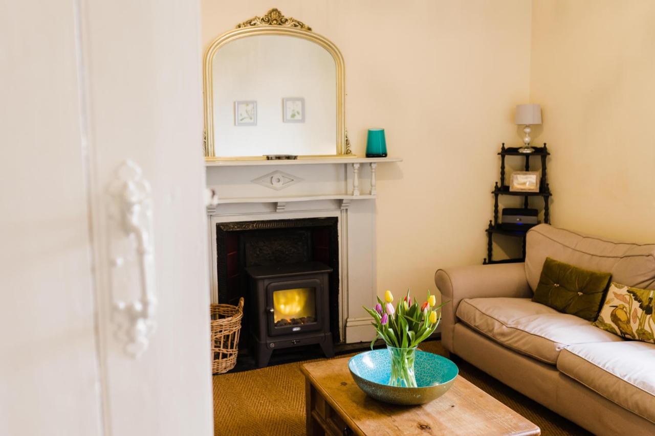 May Tree Cottage Manorbier 5 Mins From The Beach Sleeps 4 Kültér fotó