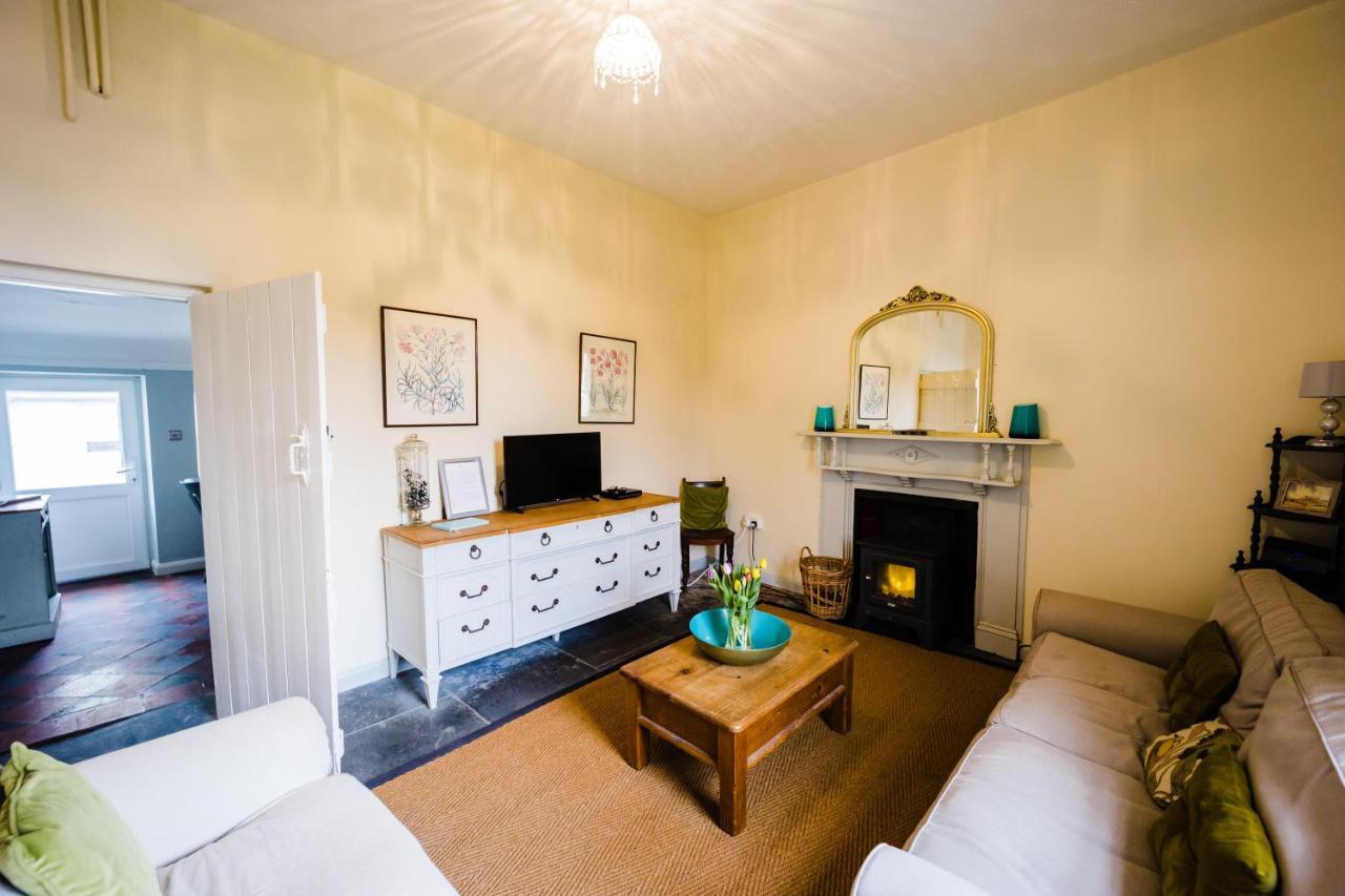 May Tree Cottage Manorbier 5 Mins From The Beach Sleeps 4 Kültér fotó